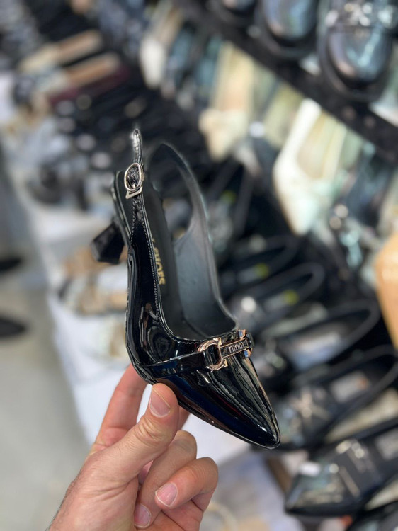 کفش پاشنه دار