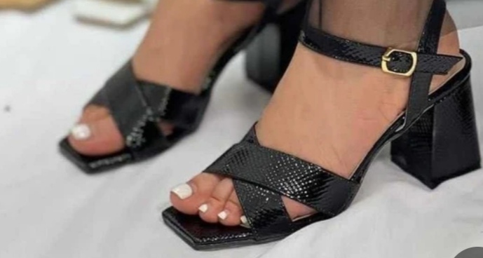 صندل زنانه بندی پاشنه 5سانت در رنگ‌بندی